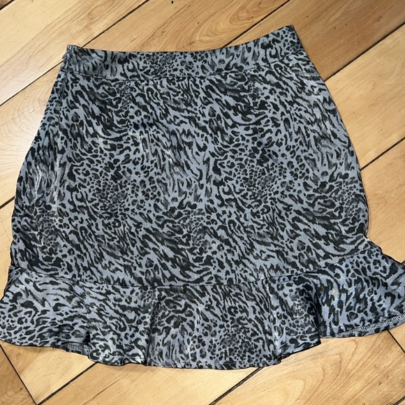 Forever 21 cheetah skirt - Picture 2 of 4